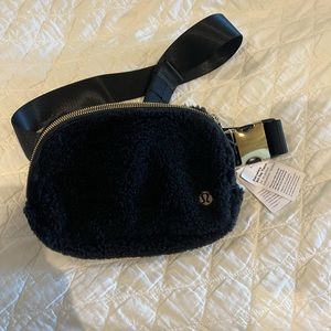 Lululemon Everywhere Belt Bag Fleece